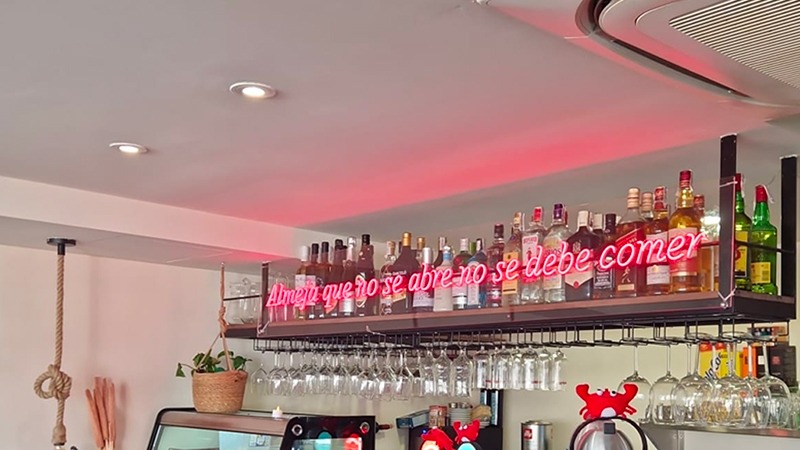 vinilos y rotulación 16 neon led restaurante