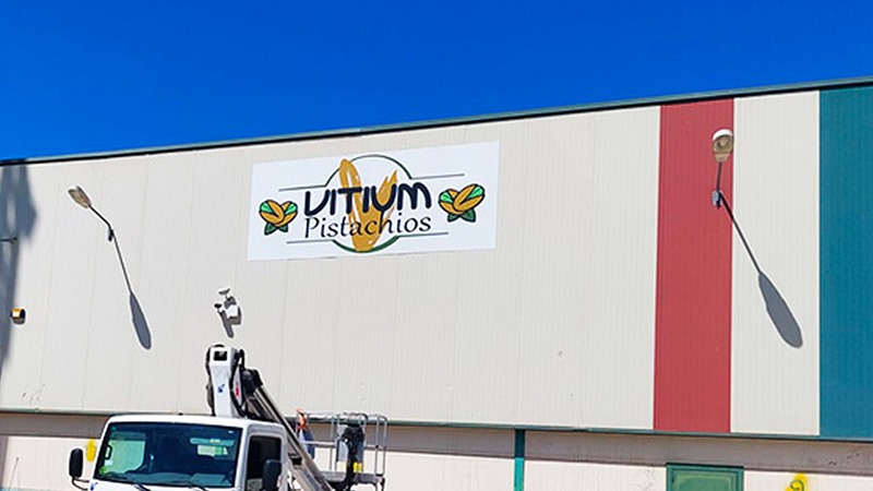 vinilos y rotulación 38 vitium pistachios rotulo nave